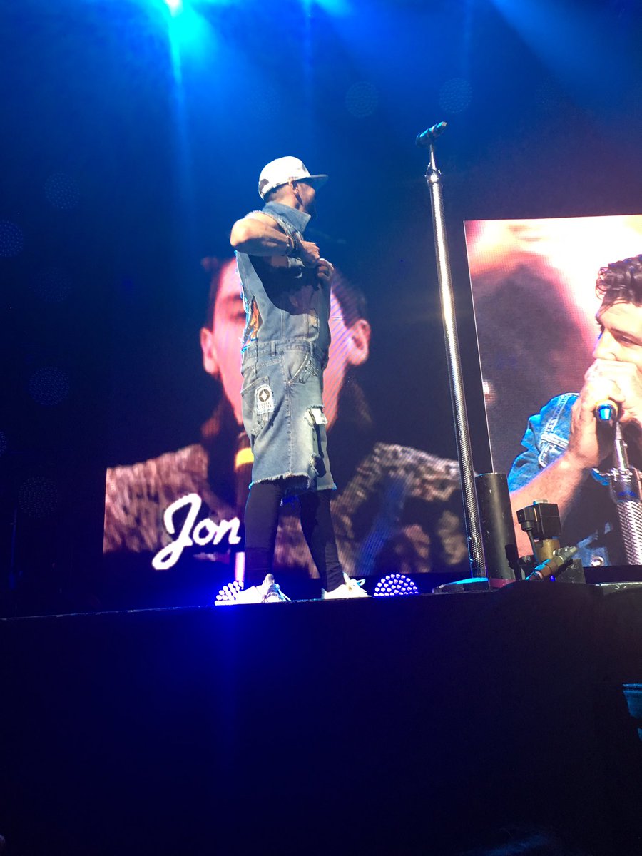 PGH_TAILS's tweet photo. #nkotb total package tour 2017 https://t.co/ite7oBjBXu