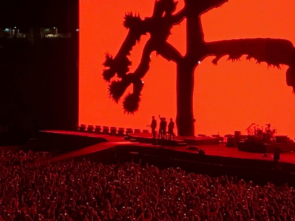 evincent32's tweet photo. Wow. What a show! Bono was right. It was an epic evening. Thank you, @U2! #U2TheJoshuaTree2017 https://t.co/jMCnU56OzW
