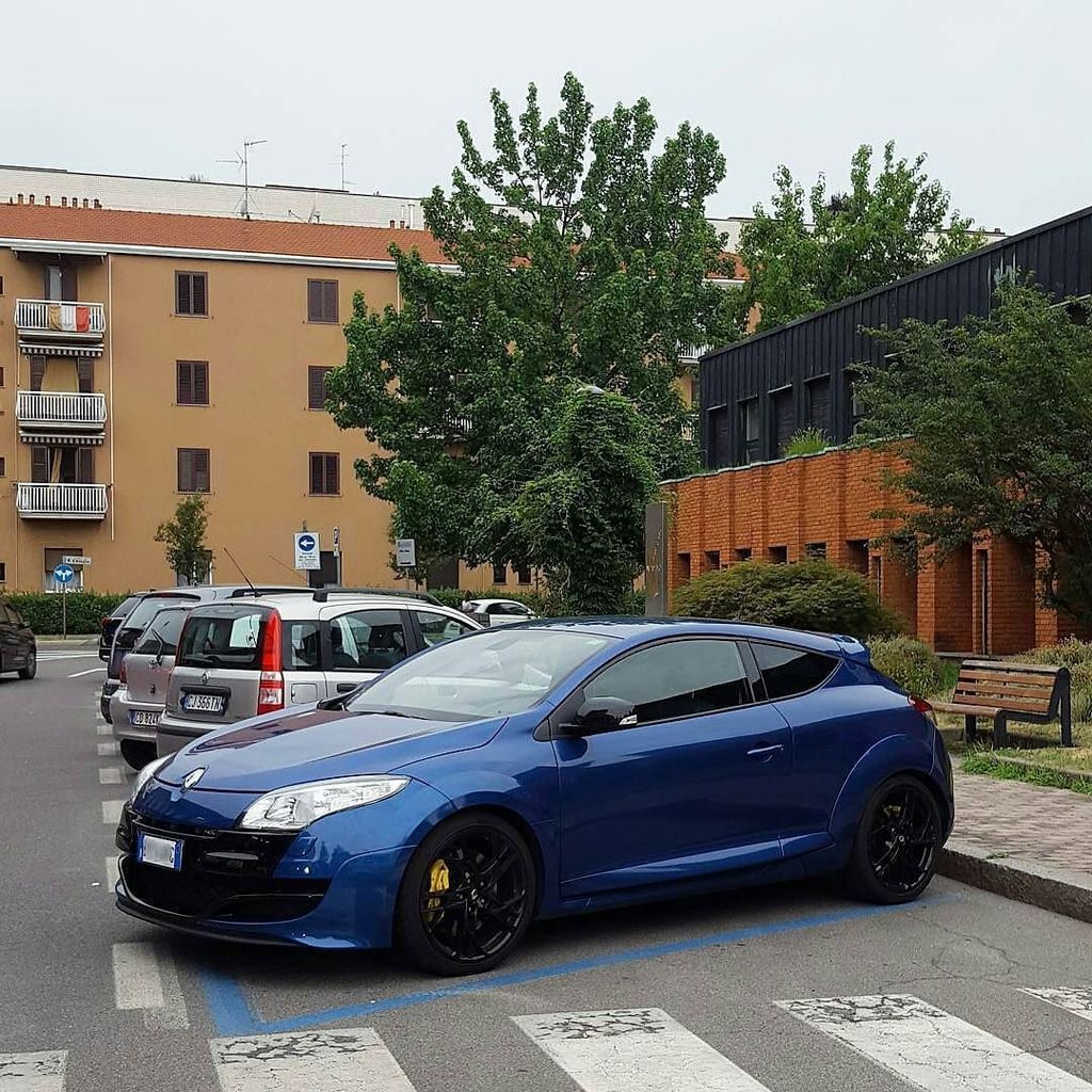 TurboRenault's tweet photo. @marco_varano - Just washed and already raining😣
#Renault #MeganeRS #RS250 #HotHatch #hothatchsociety #M3rs #M3rs… https://t.co/ZKXYXXLCdR https://t.co/4r284gMfAv