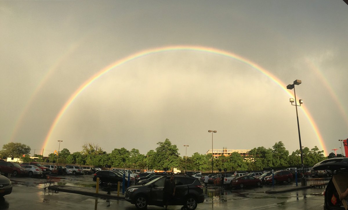 _katiemasterson's tweet photo. 🌈 Beautiful no filter double rainbow at work today! 🌈 https://t.co/w5z9Ch3Bz4