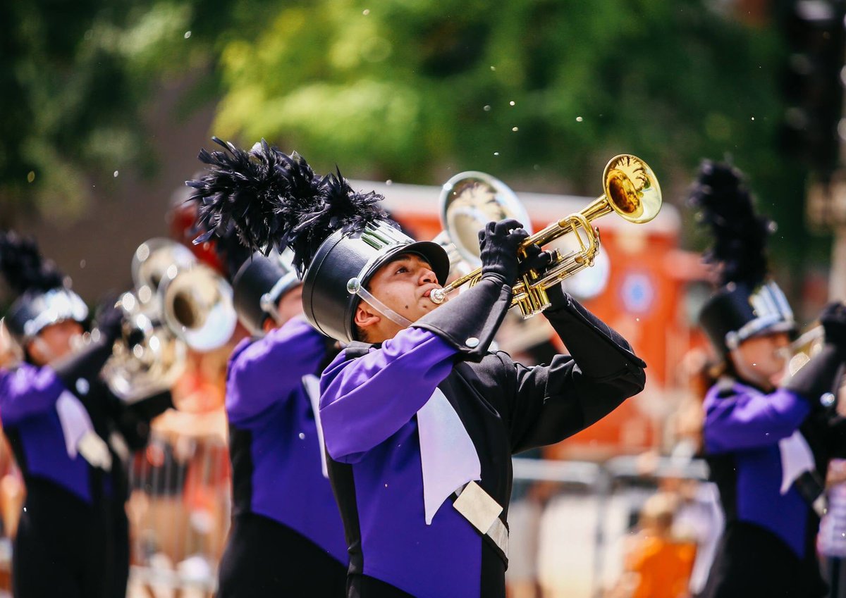 brianmmunoz's tweet photo. Scenes from the 2017 #AmericasBirthdayParade with the Collinsville Marching Kahoks #VPparade https://t.co/qIuuorN6gL
