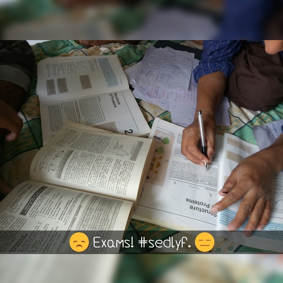 dr__uxi's tweet image. #ExamsOn 😢
#LifeOff 💔
#4thSemester
#sedlyf. 😞