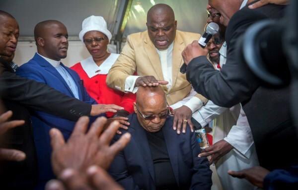 Mannoakgotla's tweet image. As you set out for church today, please know that there&apos;s no miracle fuel; only #ShellFuels #FuelSave can help you, koloi gase ya ga Elijah🙏