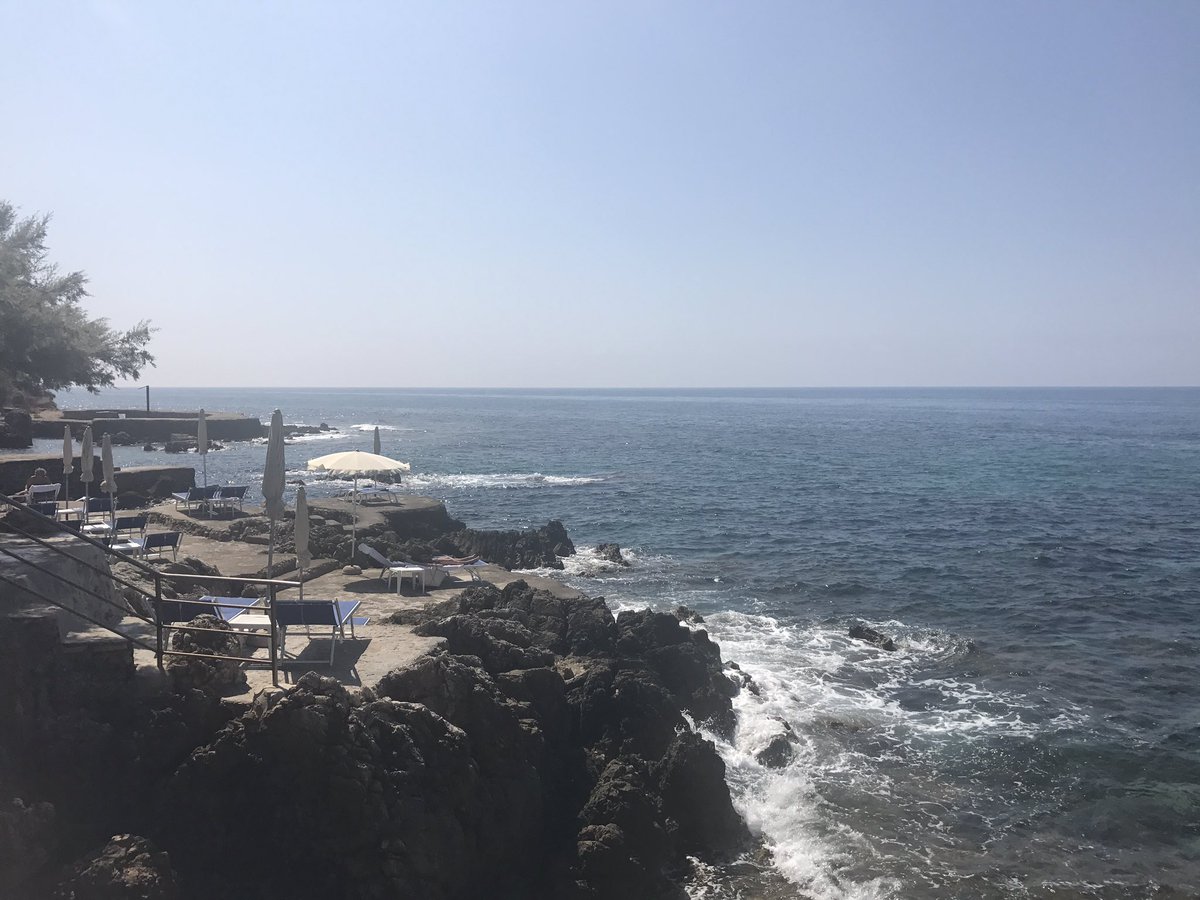 manuela20ricci's tweet photo. La scogliera della Maga 🔝#sanfelicecirceo #puntarossa #energiapositiva #luoghimagici @VisitCirceo @VisitLazio @prolococirceo https://t.co/qjwbr4o33d