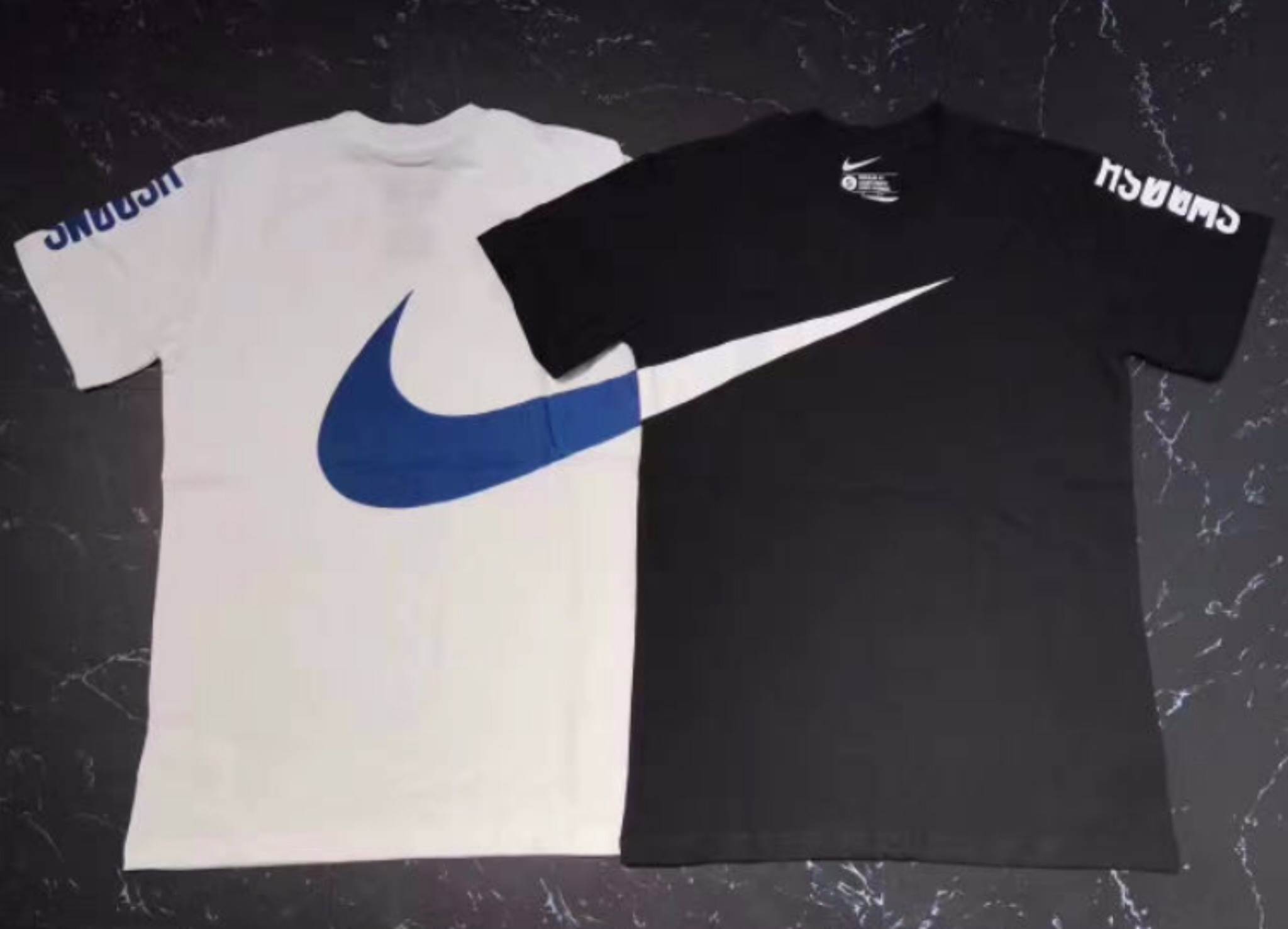 تويتر 最安値スポーツファッションshop على تويتر こちらもナイキのペアのｔシャツです 揃った時はめちゃめちゃかっこいいデザインになります ストリートでこんなペアルック期待ですね ﾉwﾉ カラーはブラックとホワイト サイズはｓ ｘｌまであります