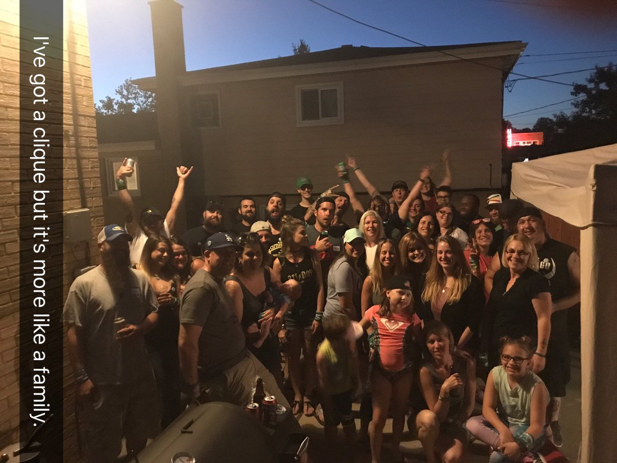 vmitchhhh's tweet image. So many #excitables here in #chicago ready to see @311 tomorrow. #ivegotacliquebutitsmorelikeafamily