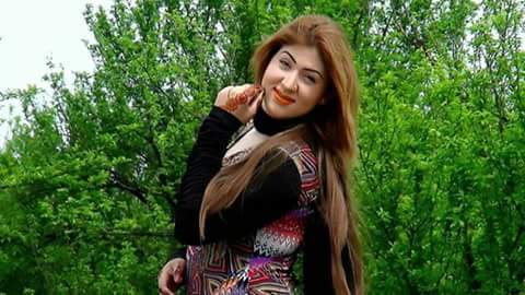 اب آخری دفعہ اپنی صفائی دیتی ھوں 

                     میں وہ نھیں جو سب کو دکھائی دیتی ھوں