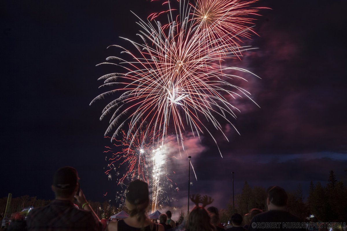 NovaCanuck's tweet photo. A beautiful #Fireworks display at @MacDonaldIsland to end #Canada150 celebrations in #ymm. @CanonCanada https://t.co/y3u8XspCdz