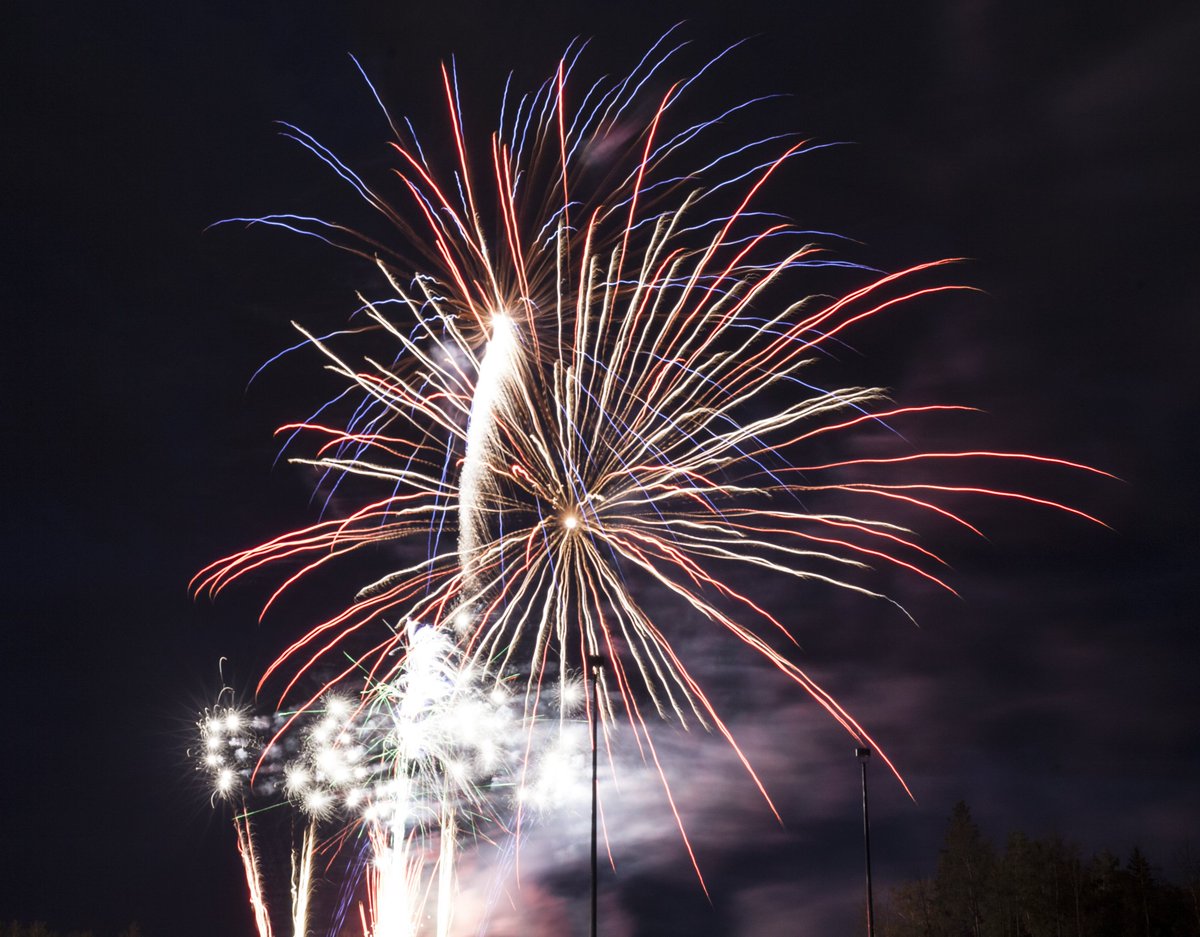 NovaCanuck's tweet photo. A beautiful #Fireworks display at @MacDonaldIsland to end #Canada150 celebrations in #ymm. @CanonCanada https://t.co/y3u8XspCdz