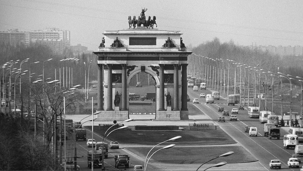 Триумфальная арка в москве старые
