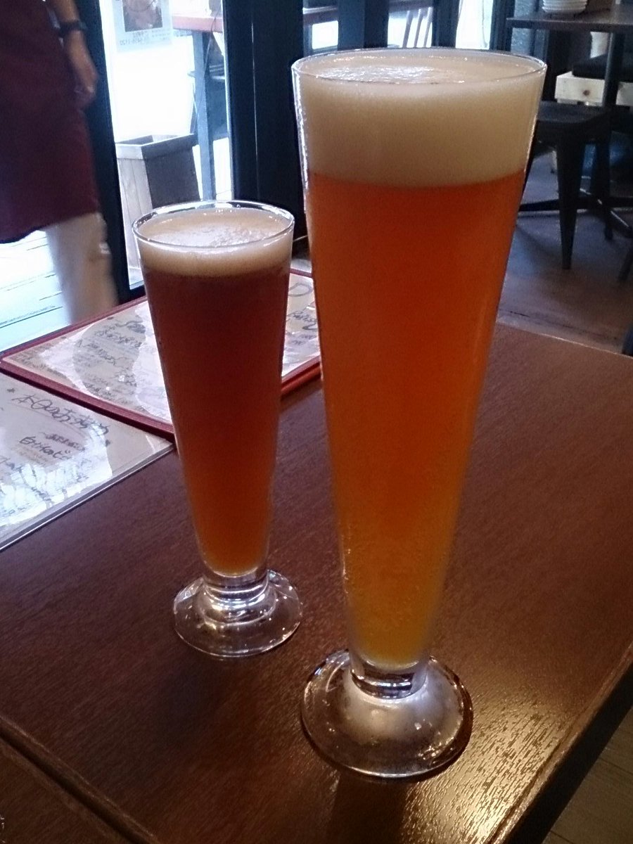 Right side, MADOKA IPA by Shinjuku beer brewing. Very hoppy, bitter taste gradually, I like. Cheers and Salud! 乾杯 ^^)／C■☆■D＼(^^