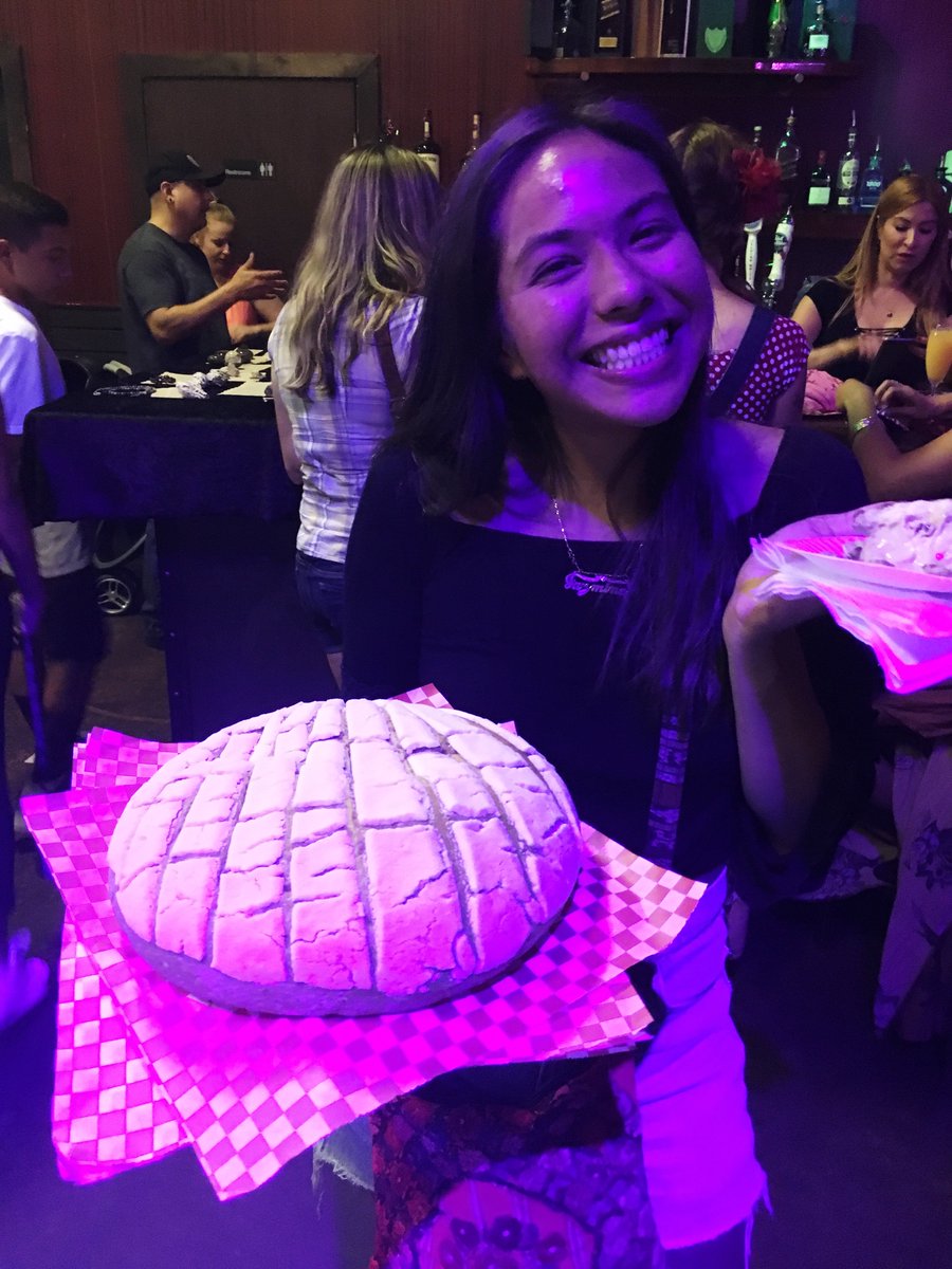 oblejeas's tweet photo. I won a massive concha today at #conchacon and I had a vegan concha. It was an overall great day. https://t.co/VMrGDJEfO2