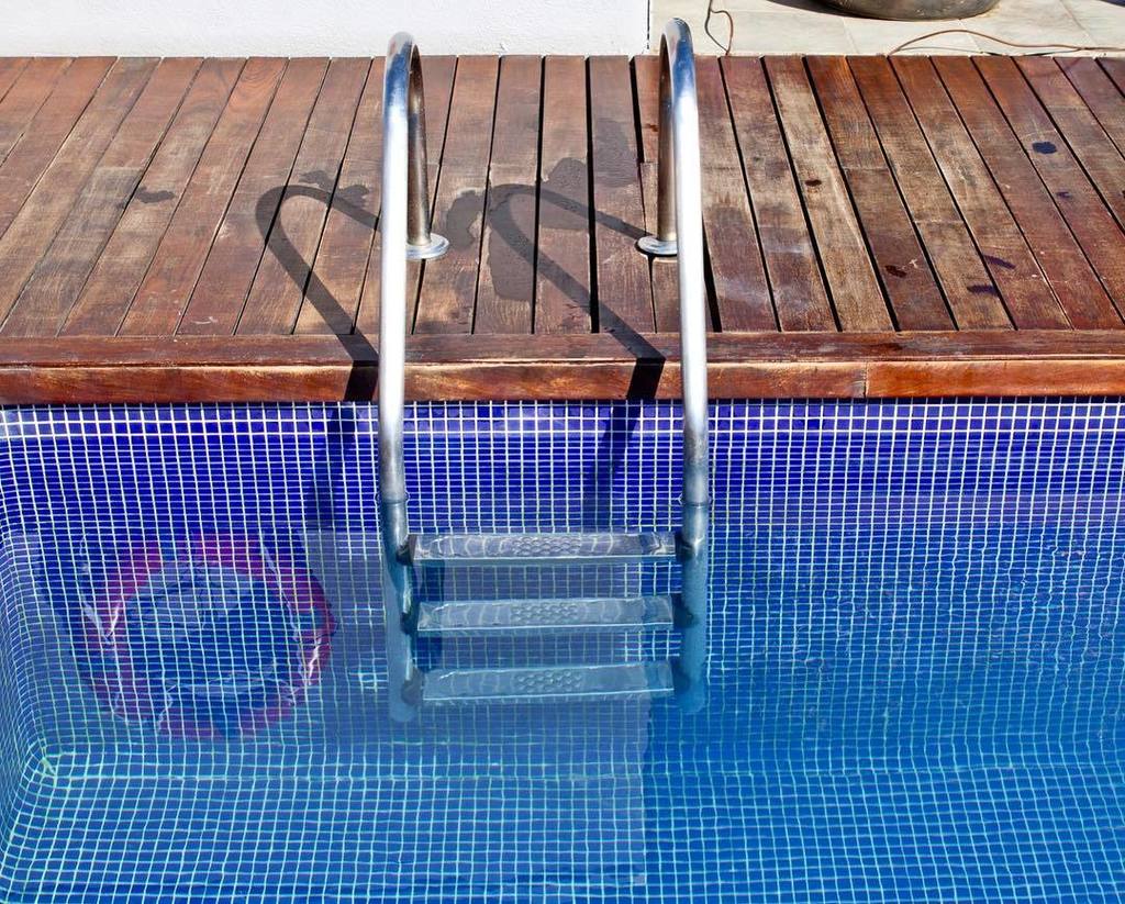 Yes please! So ready for the pool. Only two weeks until vacaaaaation 😍☀️ #poolvibes #poolready #poolside #fashionv… ift.tt/2t59Ia6