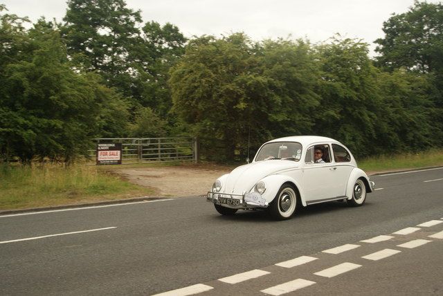 NCARCLEAN's tweet photo. The #London to #Southend Classic Vehicle Run returns to City Beach today! Head down to check out the stunning display of #vintage motors. https://t.co/qYkv0e4I2i