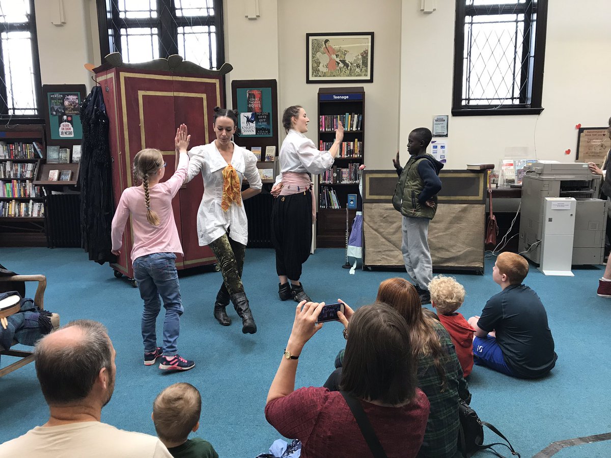 Rachel_Benn_'s tweet image. Fantastic show and fantastic audience yesterday with @wrongsemble #BillyShakes at #HunsletLibrary 🎭🖋📜🎒🎓We had so much fun! 🎭