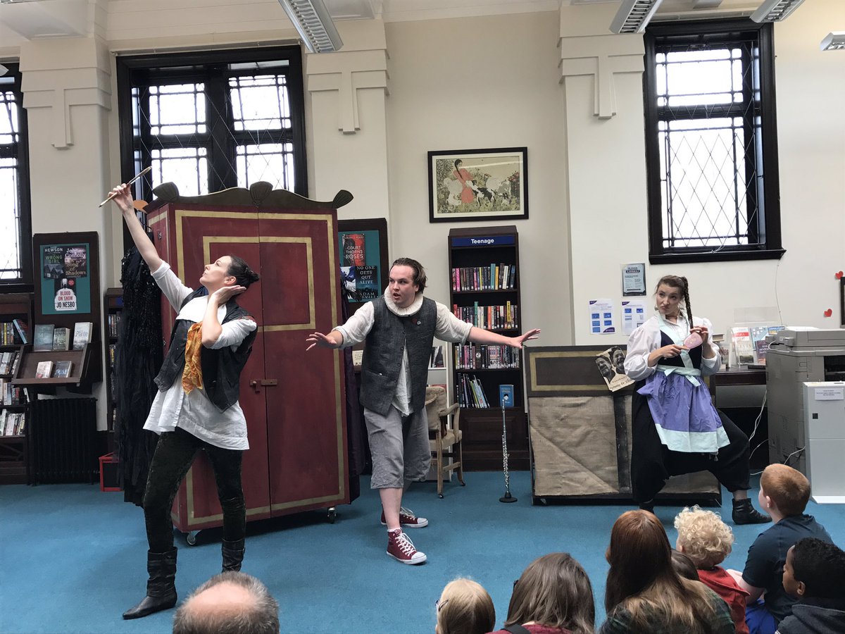 Rachel_Benn_'s tweet image. Fantastic show and fantastic audience yesterday with @wrongsemble #BillyShakes at #HunsletLibrary 🎭🖋📜🎒🎓We had so much fun! 🎭