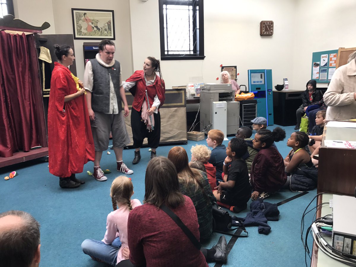Rachel_Benn_'s tweet image. Fantastic show and fantastic audience yesterday with @wrongsemble #BillyShakes at #HunsletLibrary 🎭🖋📜🎒🎓We had so much fun! 🎭