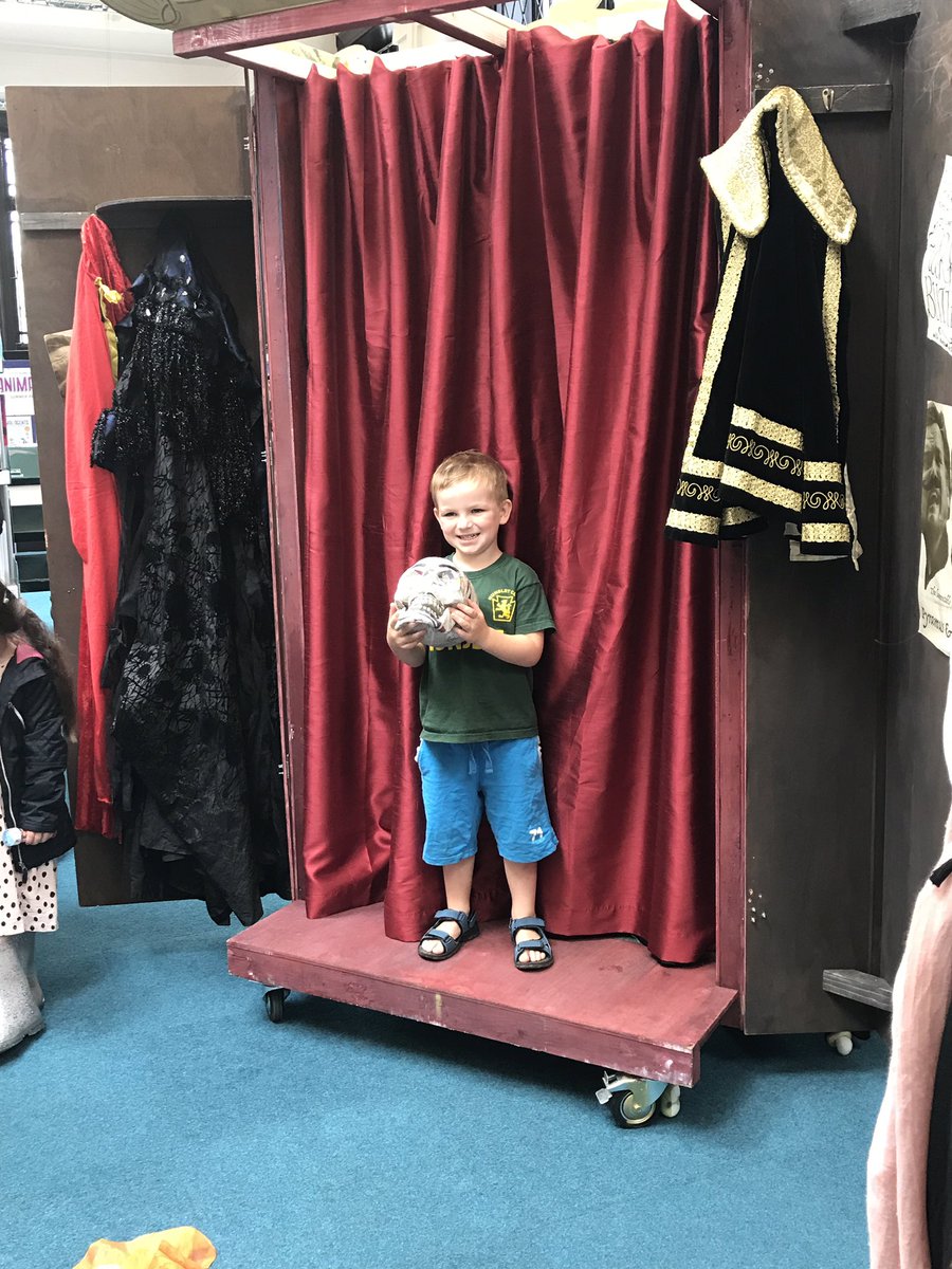 Rachel_Benn_'s tweet image. Fantastic show and fantastic audience yesterday with @wrongsemble #BillyShakes at #HunsletLibrary 🎭🖋📜🎒🎓We had so much fun! 🎭