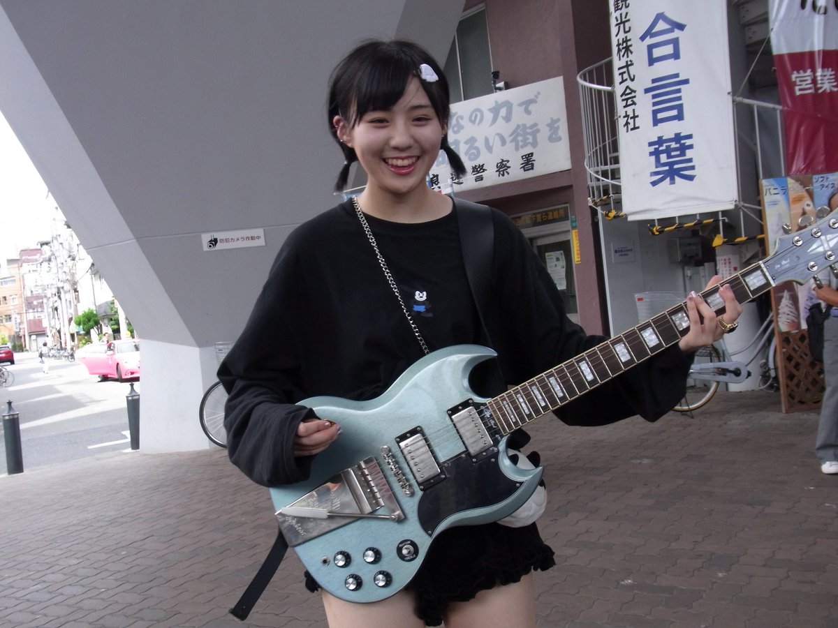 あのちゃんが好きなめいちゃに、あのちゃんが使ってるモデルのSGを持っ