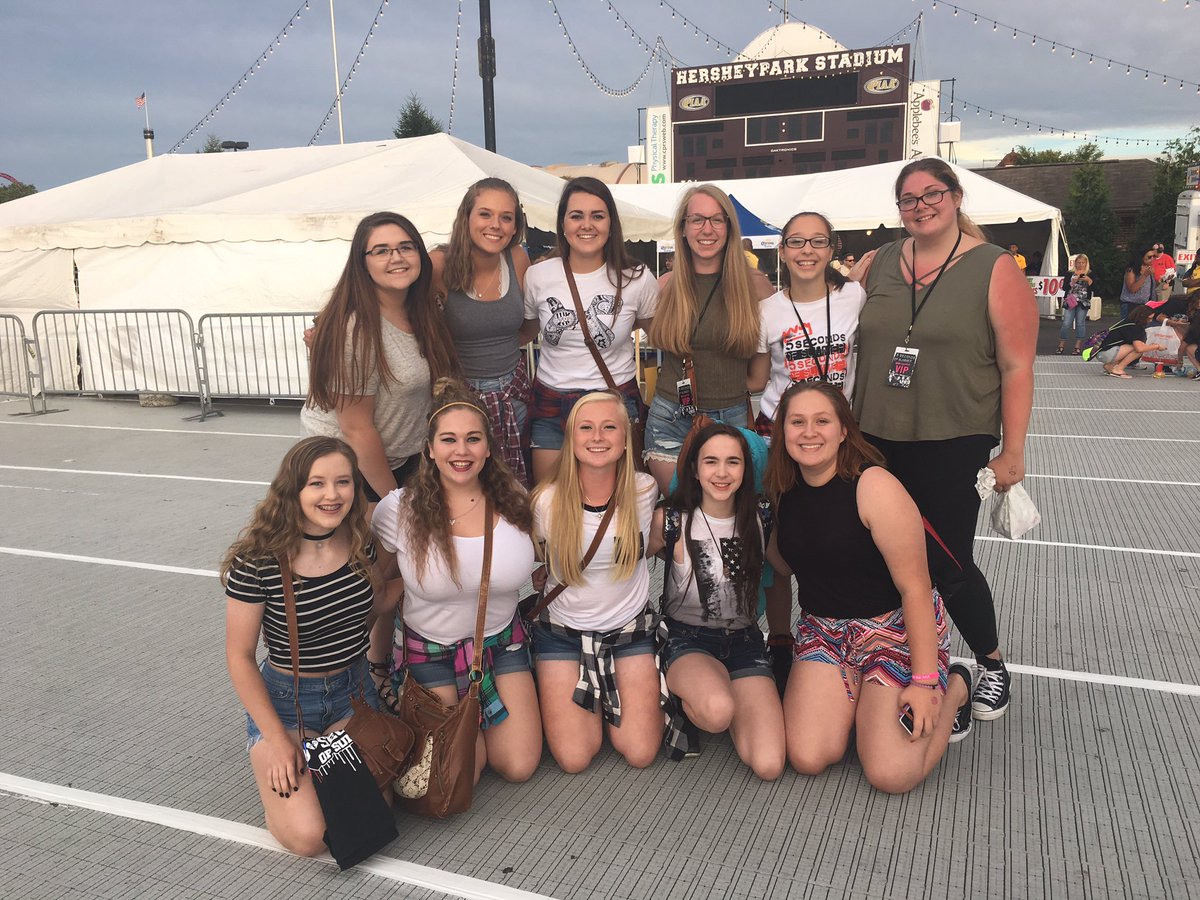 kastenemily_'s tweet photo. happy one year of officially meeting some of the best friends in my life! thank you for everything 💕😊💓 https://t.co/Qer42OVDmg