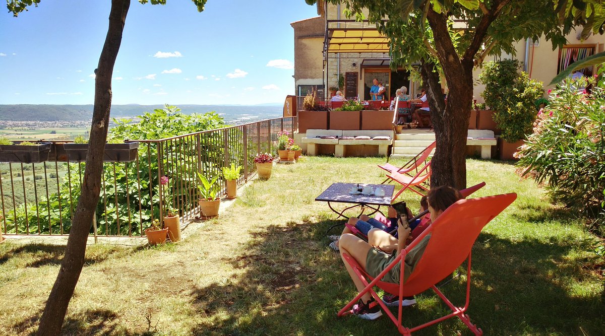 lolo2774's tweet photo. La Terrasse de Lurs, bistrot de pays #AlpesDeHauteProvence #TourismePACA #Mon04 #Locavore
@BistrotDePays https://t.co/udKzqWTNqn
