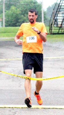 DailyJeff's tweet photo. Flying to the finish line: #Byesville 5K Run takes pace at village park #DailyJeff https://t.co/np7OUYqnnF https://t.co/fcW8QMH6m2