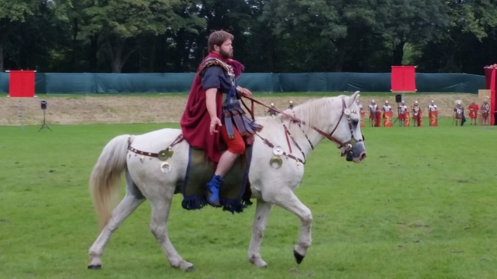 HadrianWallPath's tweet image. I'm a little bit in love with this Hadrian. He played the part brilliantly yesterday. I'd vote IN to Rome if he came to visit. #Turma