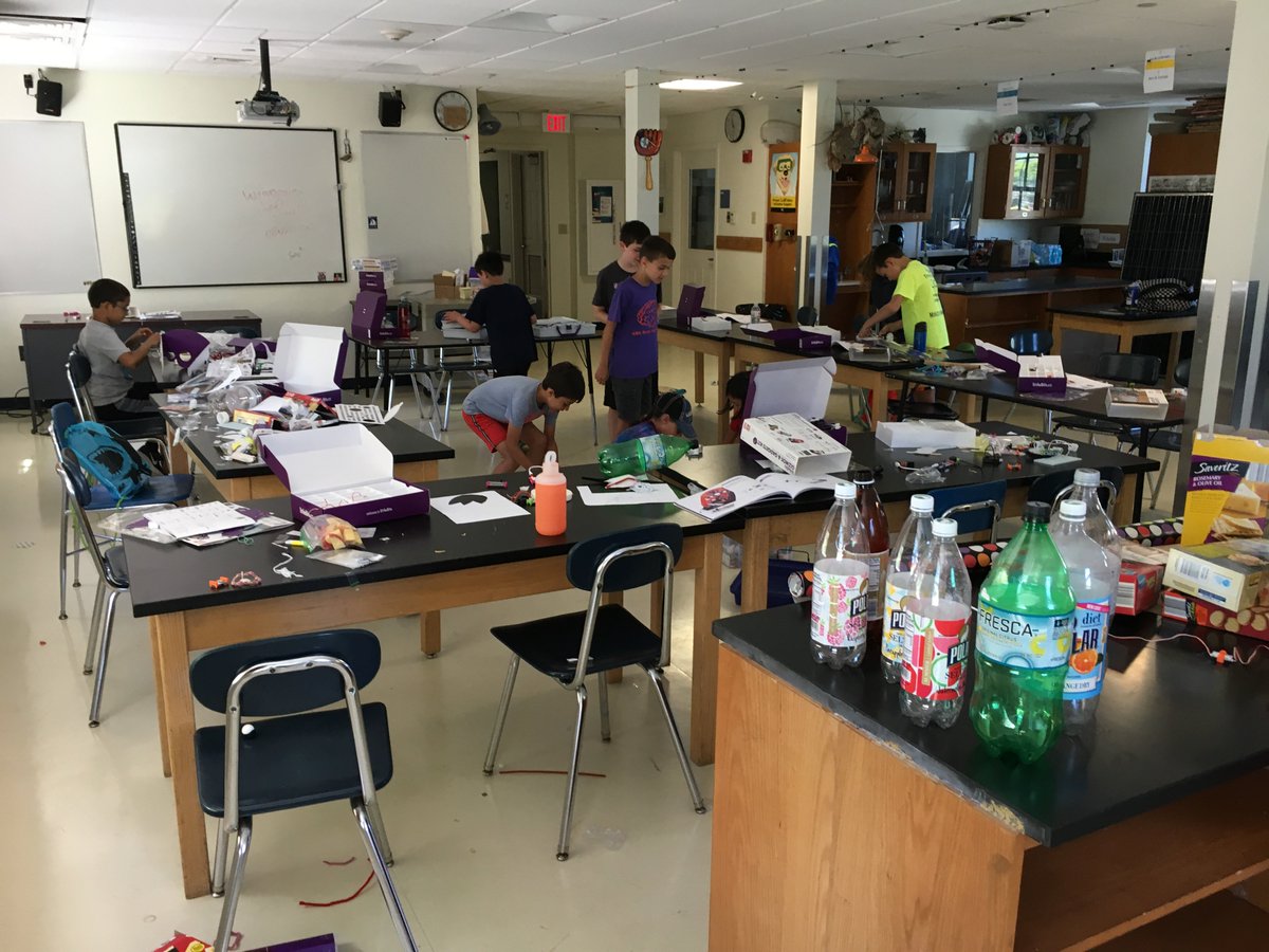 mbtech's tweet photo. The glorious mess from making. Just finished Jr Engineers camp using #littlebits and #snapcircuits https://t.co/RuBSFveMd3