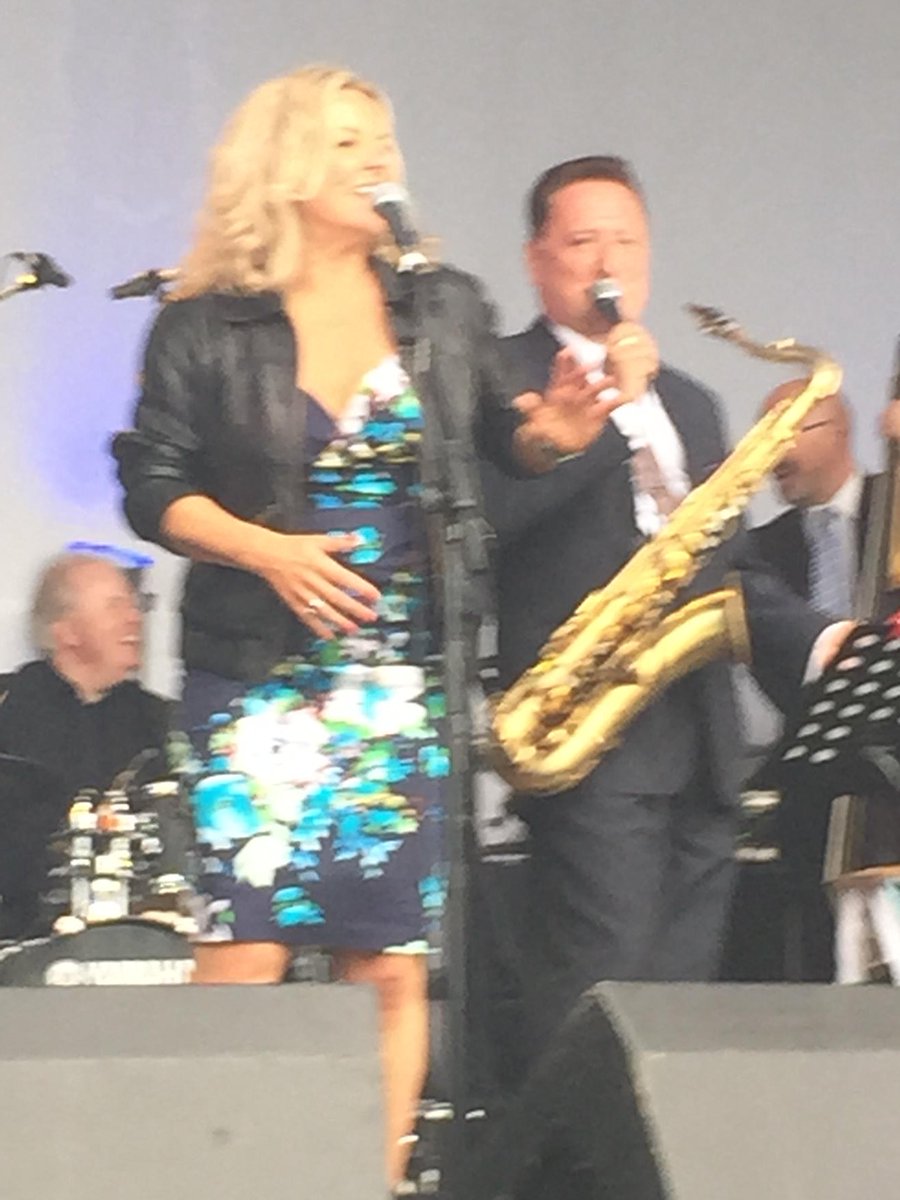 Sassy and sexy @CMaryinjazz <a href="/Rgelato/">Ray Gelato</a> #Agnesburtin #jazz #festival