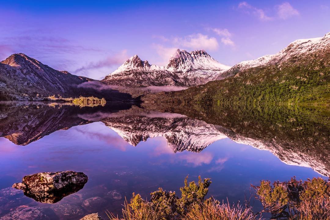 tasmania's tweet photo. Cradle Mountain: one of @Australia's most cherished and revered natural winter playgrounds! (Pic: https://t.co/liNZxoQKII) #discovertasmania https://t.co/8V3vTDRl2d