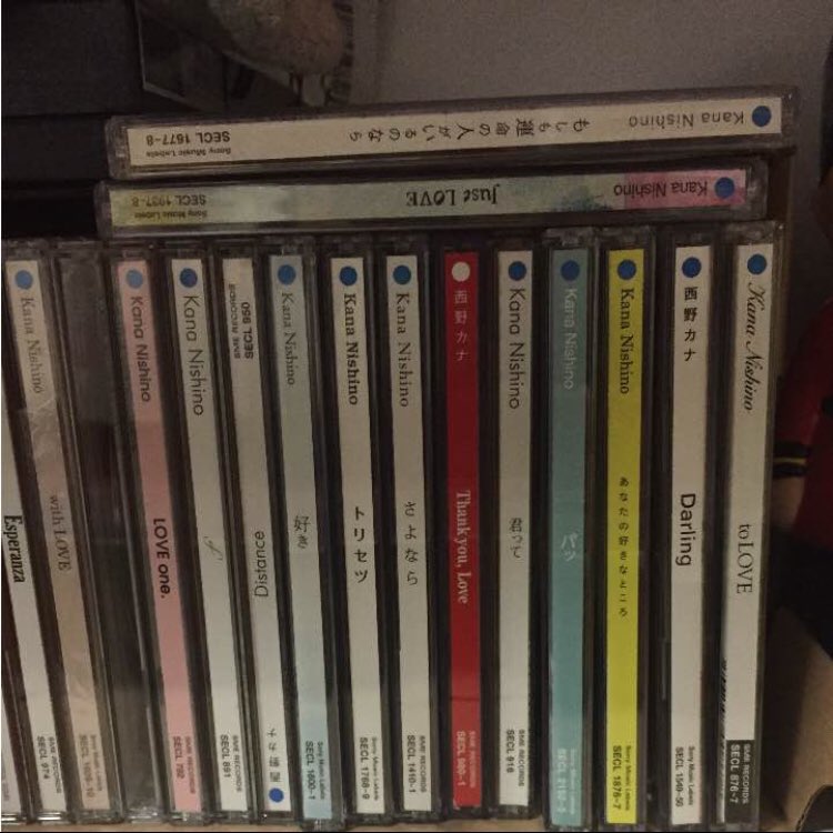 0pCe6's tweet photo. 西野カナCD
見にくいかも知れませんが欲しいのあったら言ってください！！
欲しい方にお譲りします✨
フォロー＆RTした人の中から選ばせてもらいます😘👍
#西野カナ好きなRT 
#拡散希望RT https://t.co/bKLyGgtl8z