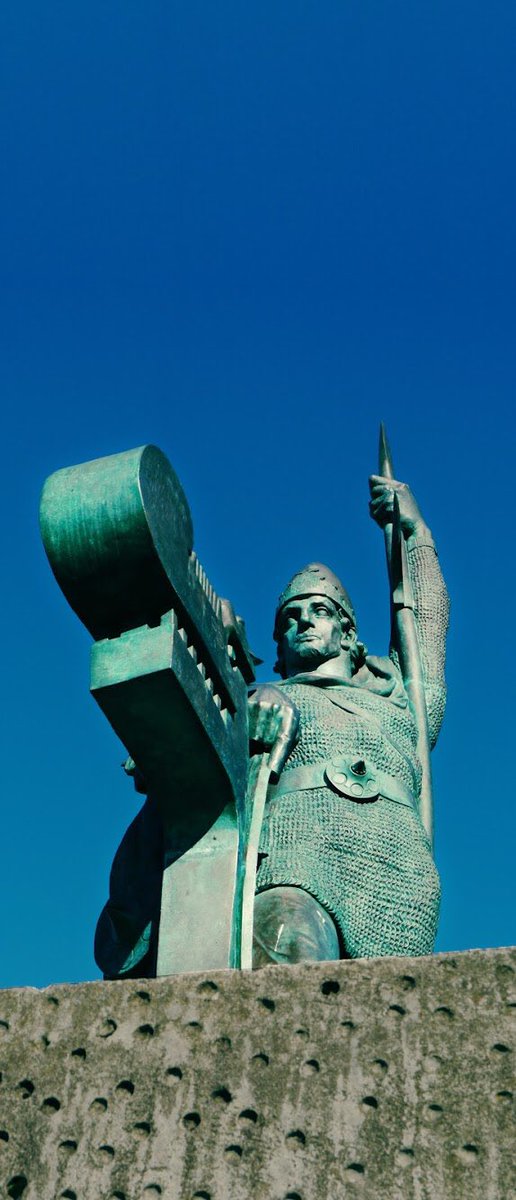 Iceland's first settler looking sharp in the city today, as per usual☝️️ #reykjavik #sundaymorning 🇮🇸📸