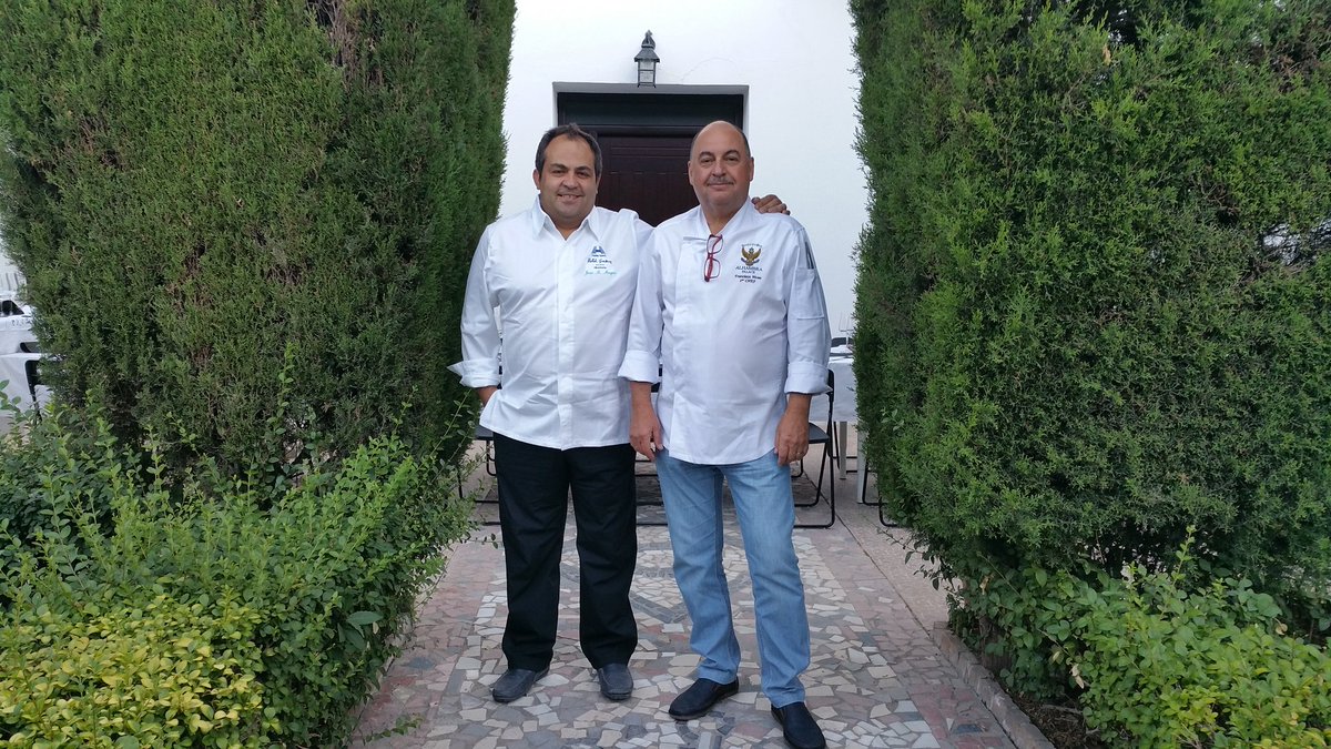 LoftSeleccion's tweet photo. #EventoLS: 4 manos con los chef @josemiguelmagin del @HotelSaray y @pacorivasruiz del @AlhambraPHotel. Fue un disfrute para los sentidos. https://t.co/BVfUdvL3Gk