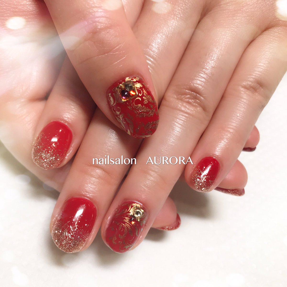 ﾈｲﾙｻﾛﾝｱｳﾛﾗのﾁﾛﾙ در توییتر 花組さんのショー Sante のお衣装からイメージした赤と金のネイル フリフリしたボリュームやストーンの刺繍は無視して スッキリとしたデザインで表現しました 親指の四角いパーツはみりおさんのおデコのアレ 明日海りお さん 仙名彩