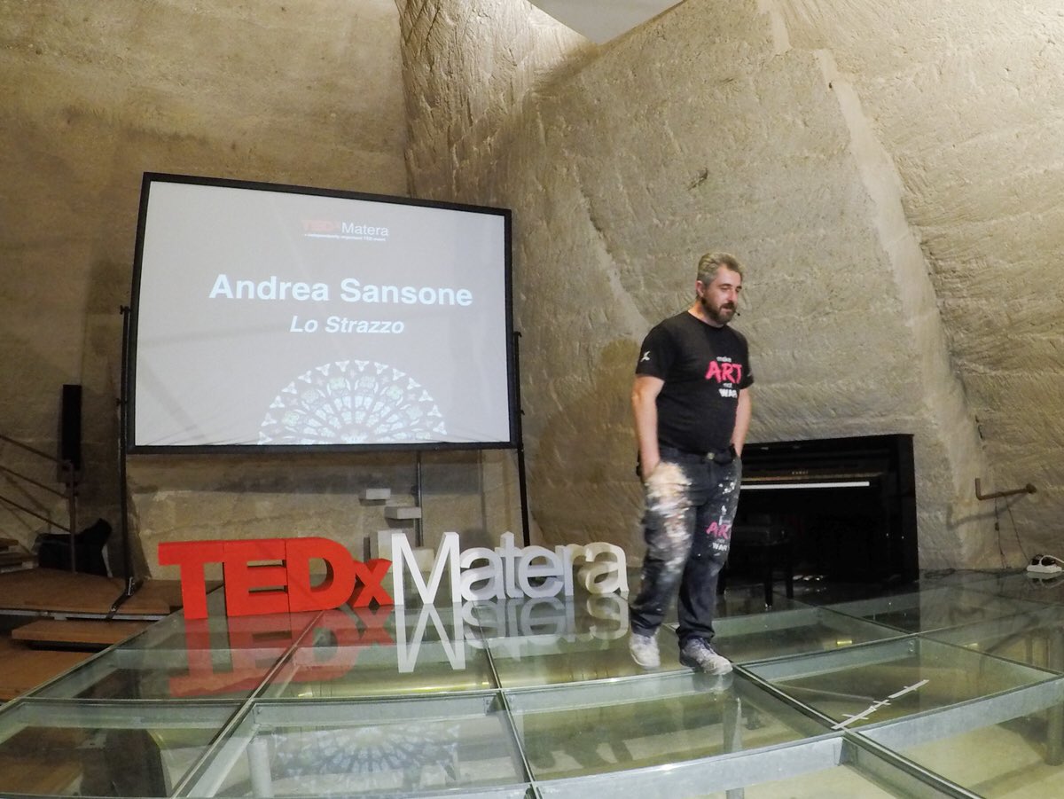 TEDxMatera's tweet photo. Storie ed idee sul palco#tedxmatera, #andreaSansone e l'innovazione fatta di #cartapesta #2luglio #festadellaBruna #IlCarro #culturalmaker https://t.co/hHNK3GeE9M