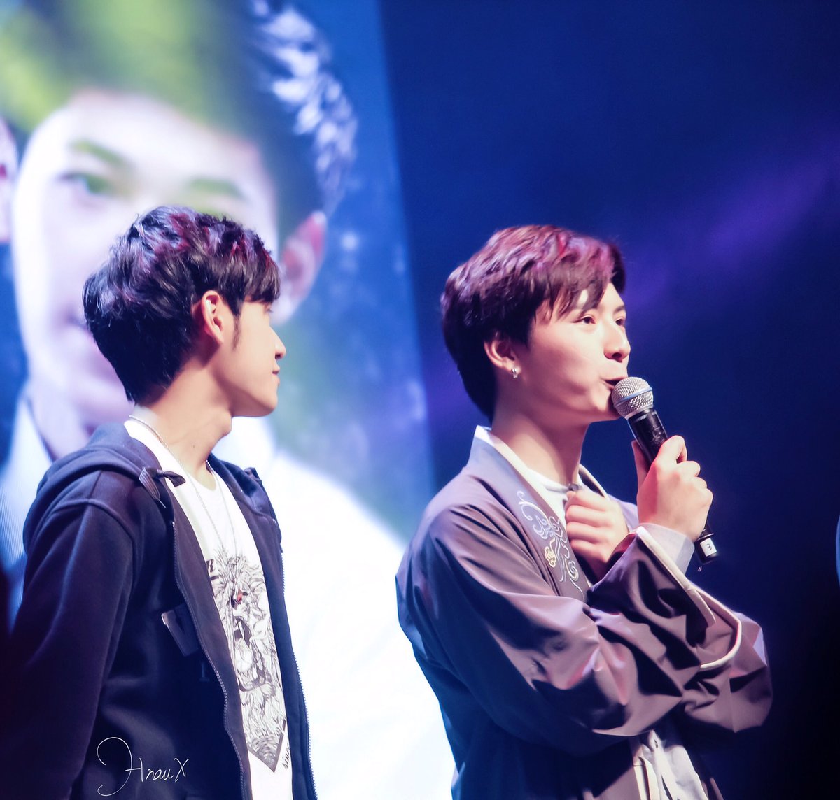 HuangYuX97's tweet photo. 【stare——】
@kristtps @stjinx_maya 
#SingtoPrachaya #KristPerawat
 #ทีมพีรญา  #perayahome https://t.co/GBwk5RqgX7