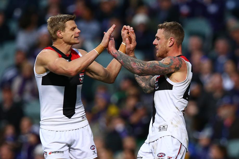superfooty's tweet image. Footy fans furious after Nick Riewoldt tricks Fremantle into conceding a 50m penalty WATCH bit.ly/2sfuUaL