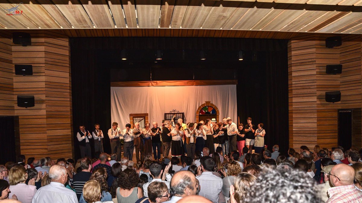 SweetVejer's tweet photo. Vejer se engalana de Cultura con la magnífica actuación del Grupo Teatro representando la obra El Sonambulo.- https://t.co/4CnZHhzgKe
