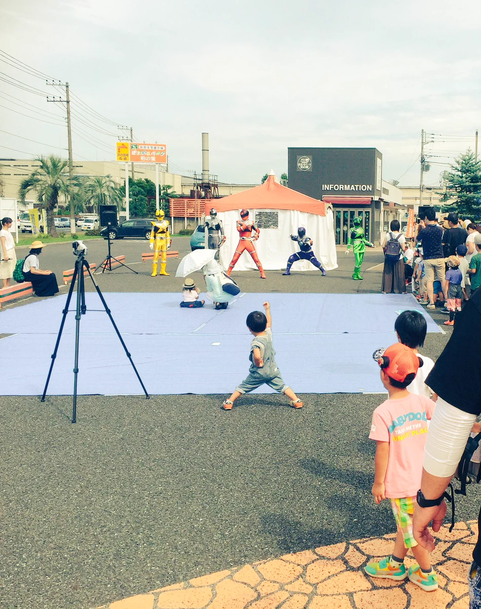 勇ましすぎて眩しいｗｗｗヒーローを夢見る小さな子供にかつての自分が甦る！