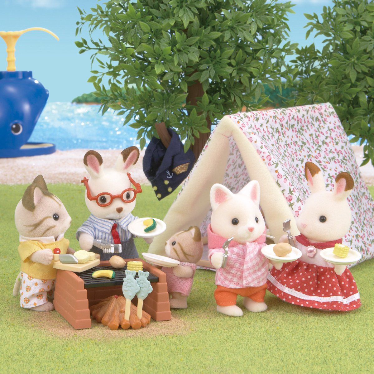 SylvanianUK's tweet photo. “The delicious smell of a BBQ always reminds me of summer days spent with friends and family!” https://t.co/jUnT63EDHq