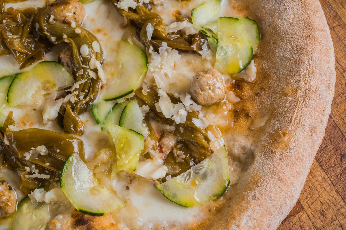 #Polpetta di magro con #fiordilatte, #friggitelli, #pecorino e #cetrioli.
#LaCascinaDeiSapori #AntonioPappalardo