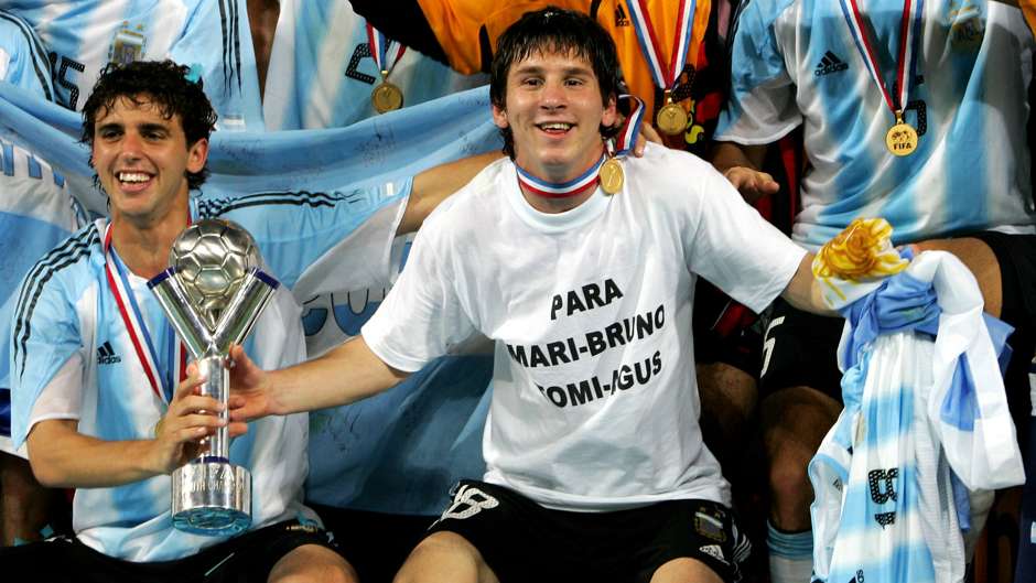 FCBW_A7's tweet photo. 🔙 في مثل هذا اليوم من عام 2005, الاُسطورة ليو ميسي يُسجل هدفين ليقود مُنتخب الارجنتين U20 للفوز بكاس العالم وليفوز شخصياً بـ رجل البطولة https://t.co/6MJ0WB6L3x
