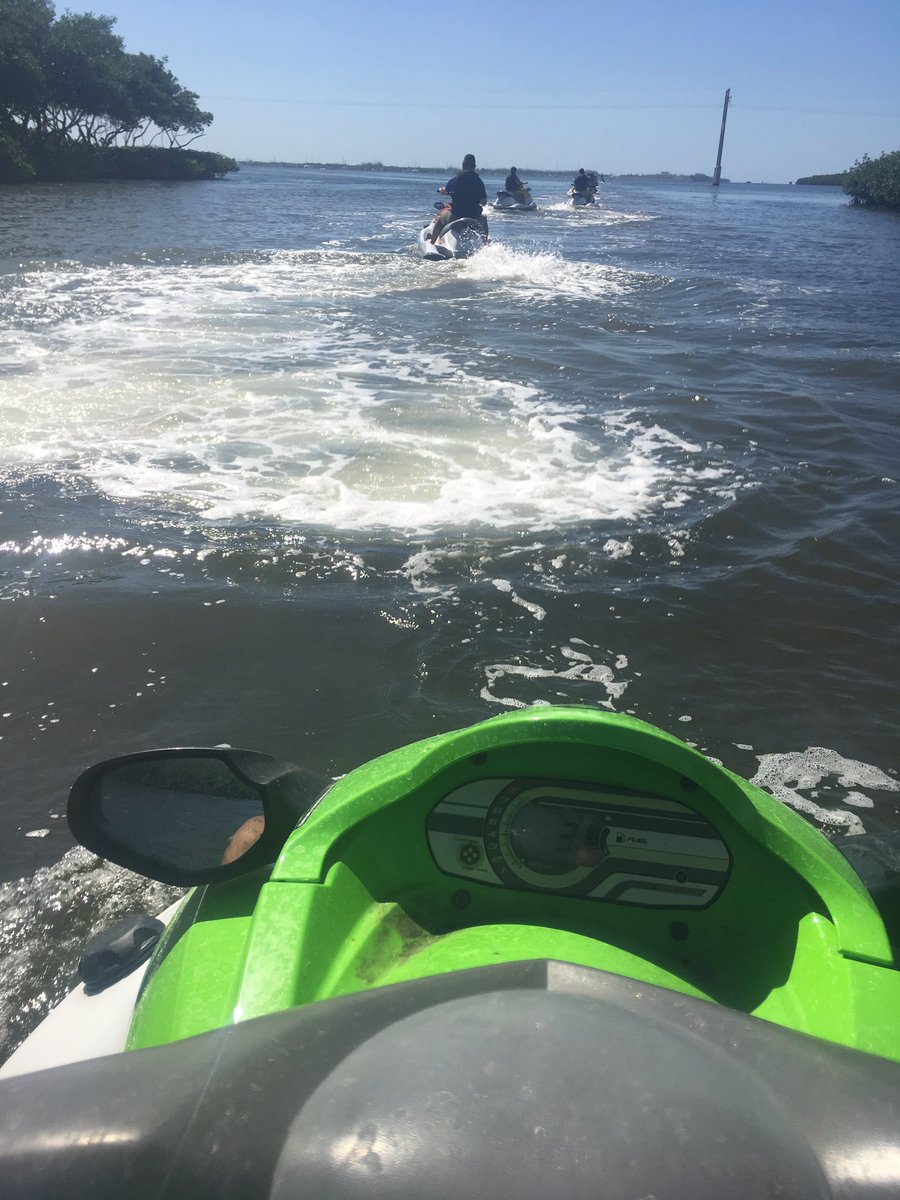 sunruopeng's tweet photo. My posture balance challenge was not to fall during this 28 mile jet ski race along the coast. And I did it! #fallresearch https://t.co/0VZ8kjepwZ