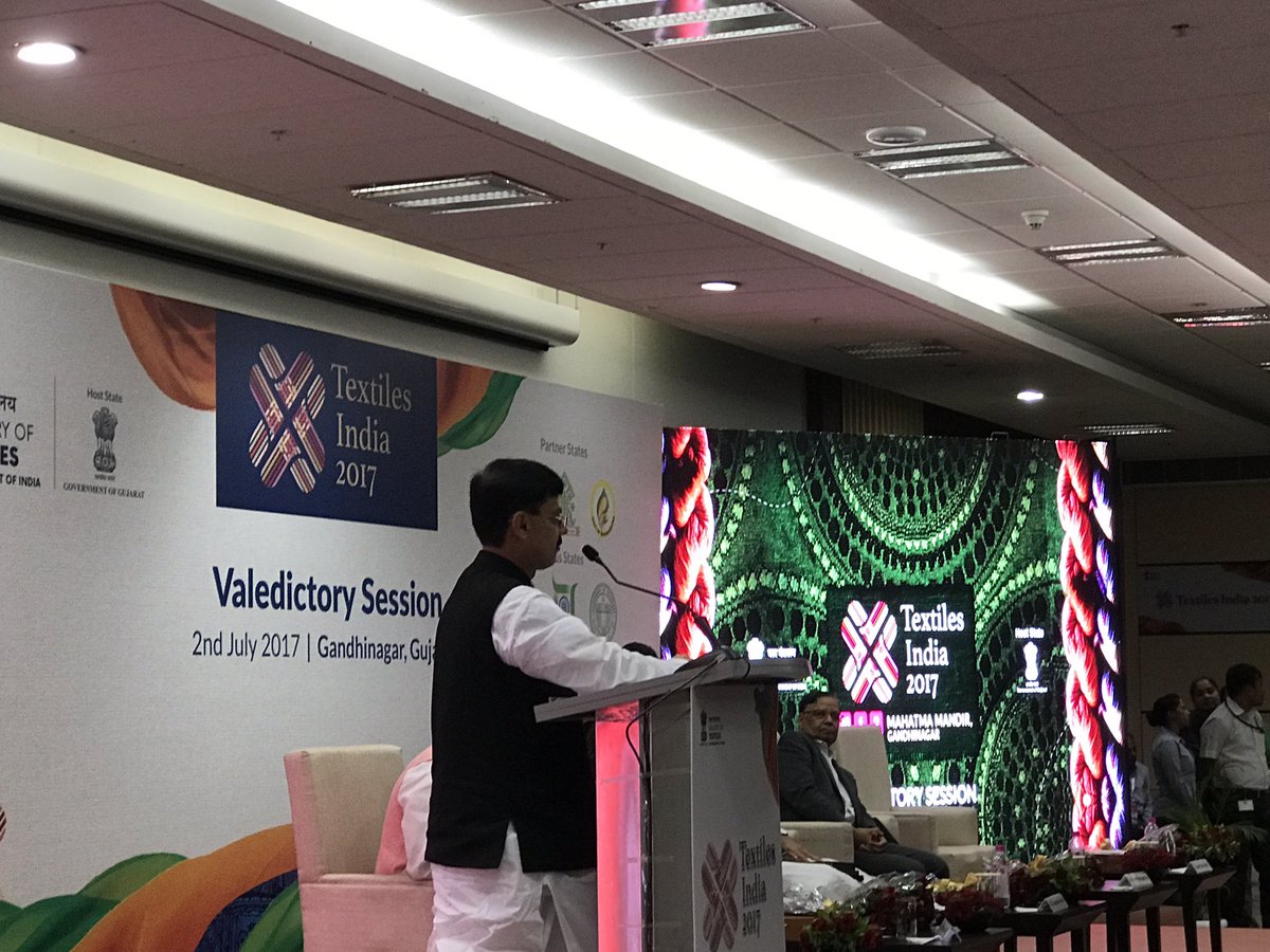 Secretary <a href="/TexMinIndia/">Ministry of Textiles</a> Mr. Anant Kumar Singh gives Vote of Thanks at the Valedictory Session of #TextilesIndia2017