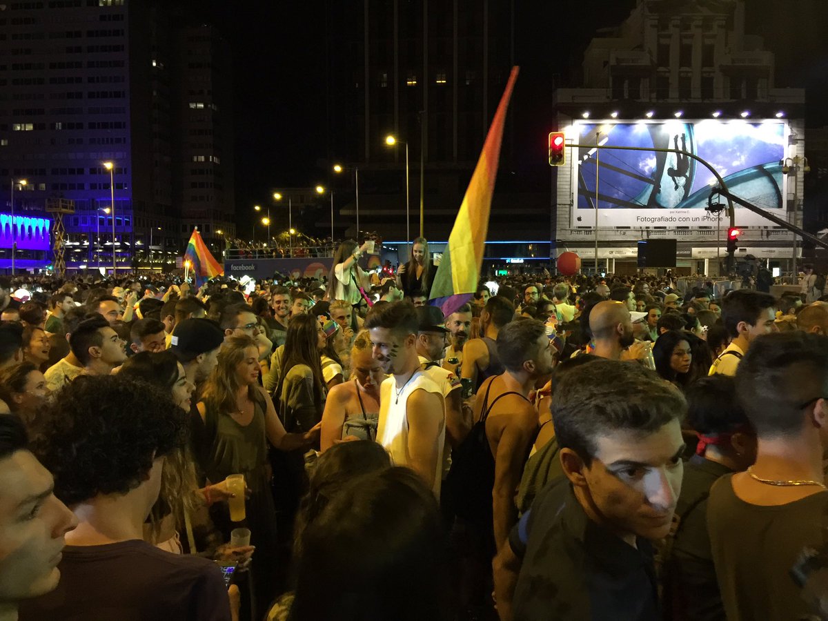 IrisPeoplecom's tweet photo. Más de un millón de personas reivindican en #Madrid los derechos #LGTBI en el #Orgullo2017 #MadridWorldPride2017 https://t.co/seBKrXY0Hk