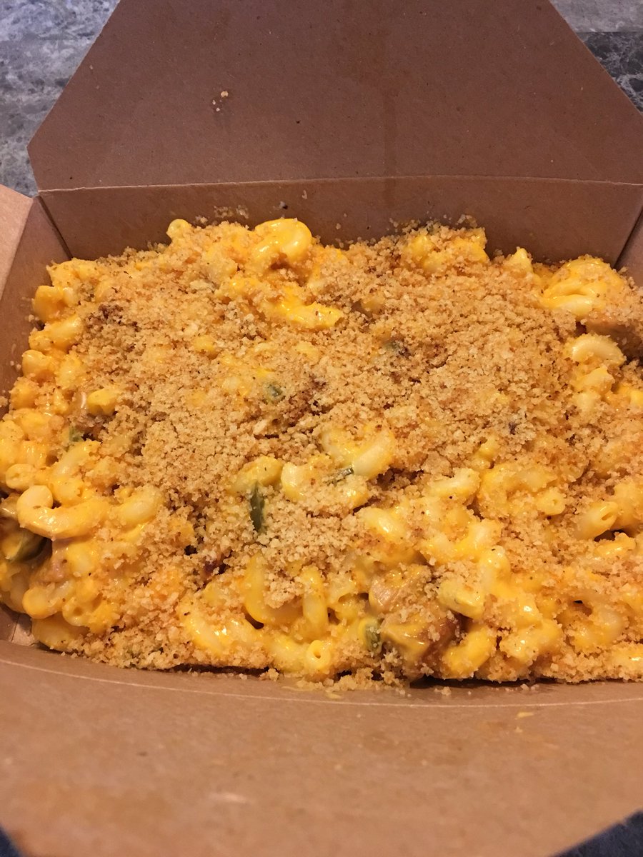 darylohdaryl's tweet photo. #MidnightMac so good! BBQ pork and jalapeño #weekends https://t.co/WcA3j9jjq4