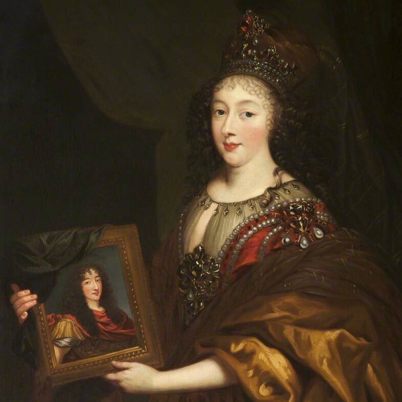TabloidArtHist's tweet image. Anna Nicole Smith holding a photo of her husband, 2001 // Princess Henrietta of England holding a portrait of her husband, c. 1660s