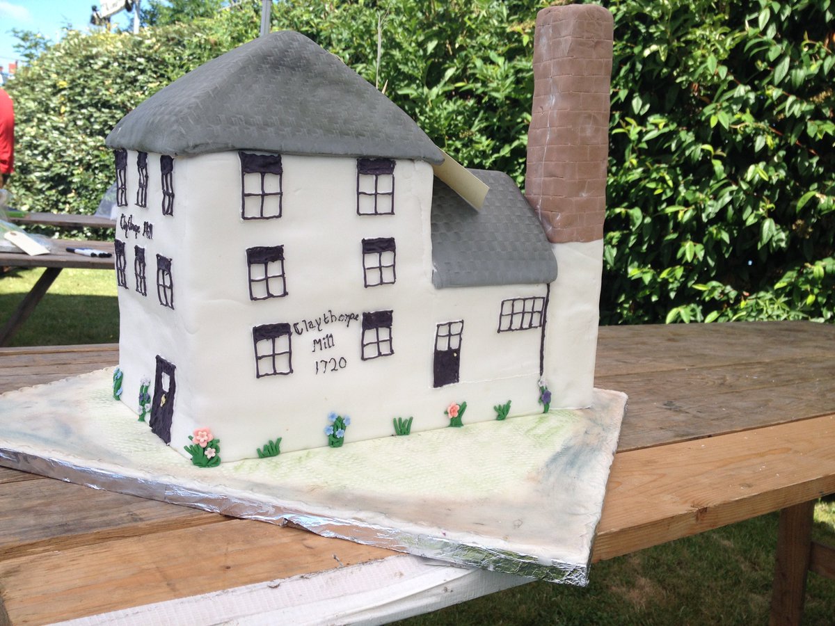 ClaythorpeMill's tweet photo. Here's our entry to #cakefest2017 which is taking place in Skegness this afternoon #lovelincswolds #sofestival #visiteastlincs https://t.co/lqjHbaVbif