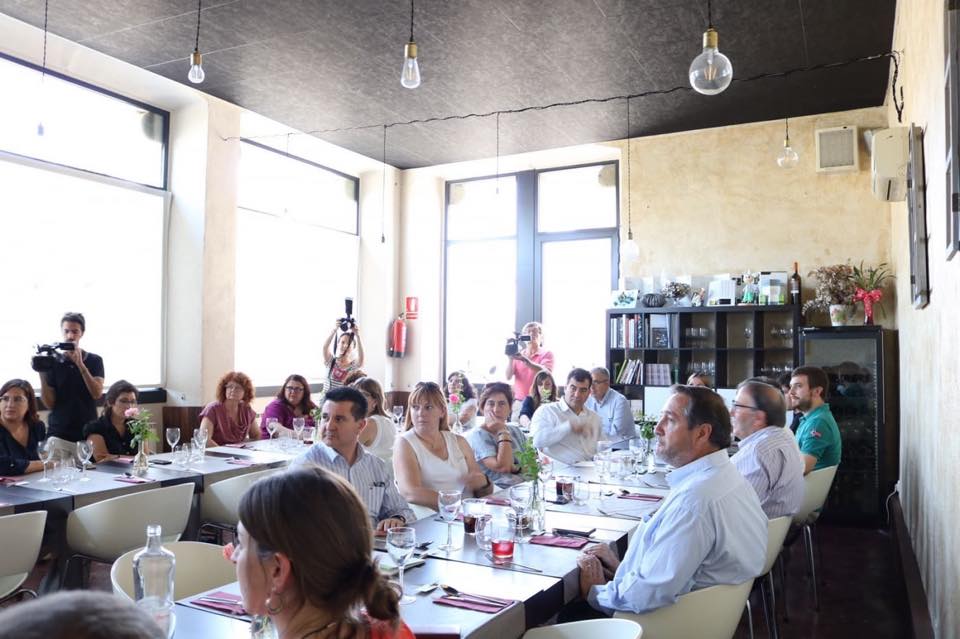 NiamRestaurant's tweet photo. Molt contents de la col•laboració amb @associacioAlba dins el marc dels cicles per a empresa saludable que han realitzat. Gràcies. https://t.co/HYw7kSKuJn