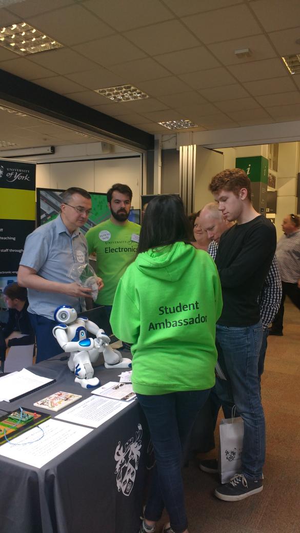 Andy Hunt, our deputy head for teaching and our students showing what our students learn on our degrees #YorkOpenDay